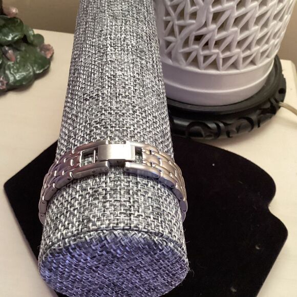 Milor Brand Stainless Steel Panther Link Bracelet 7 1/2” in Silvertone - Picture 4 of 7